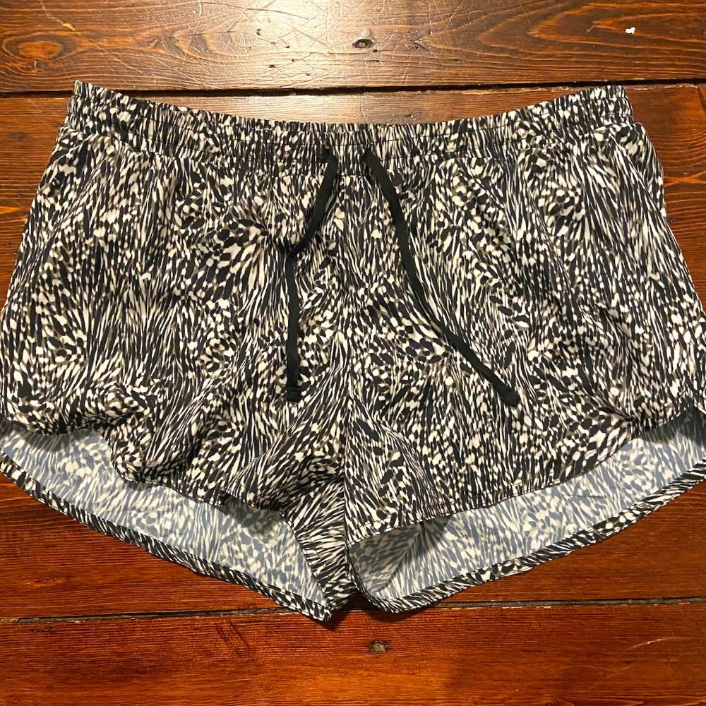 Old Navy, Dolphin Hem Run Shorts for Women, 3-inch inseam, Animal Mix, NWOT!